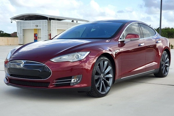 Tesla Model S 2012